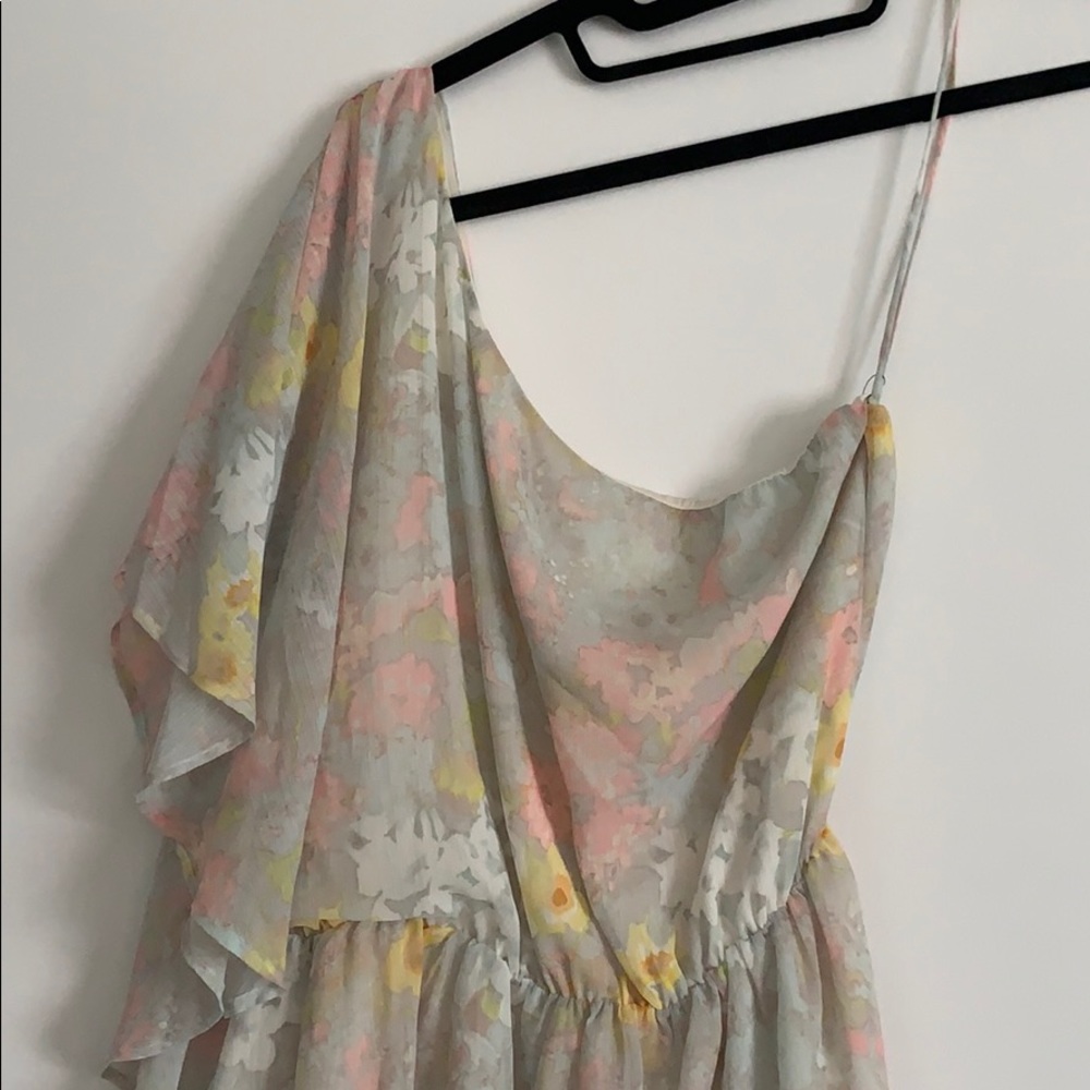 Tops - Picture 2 of 4